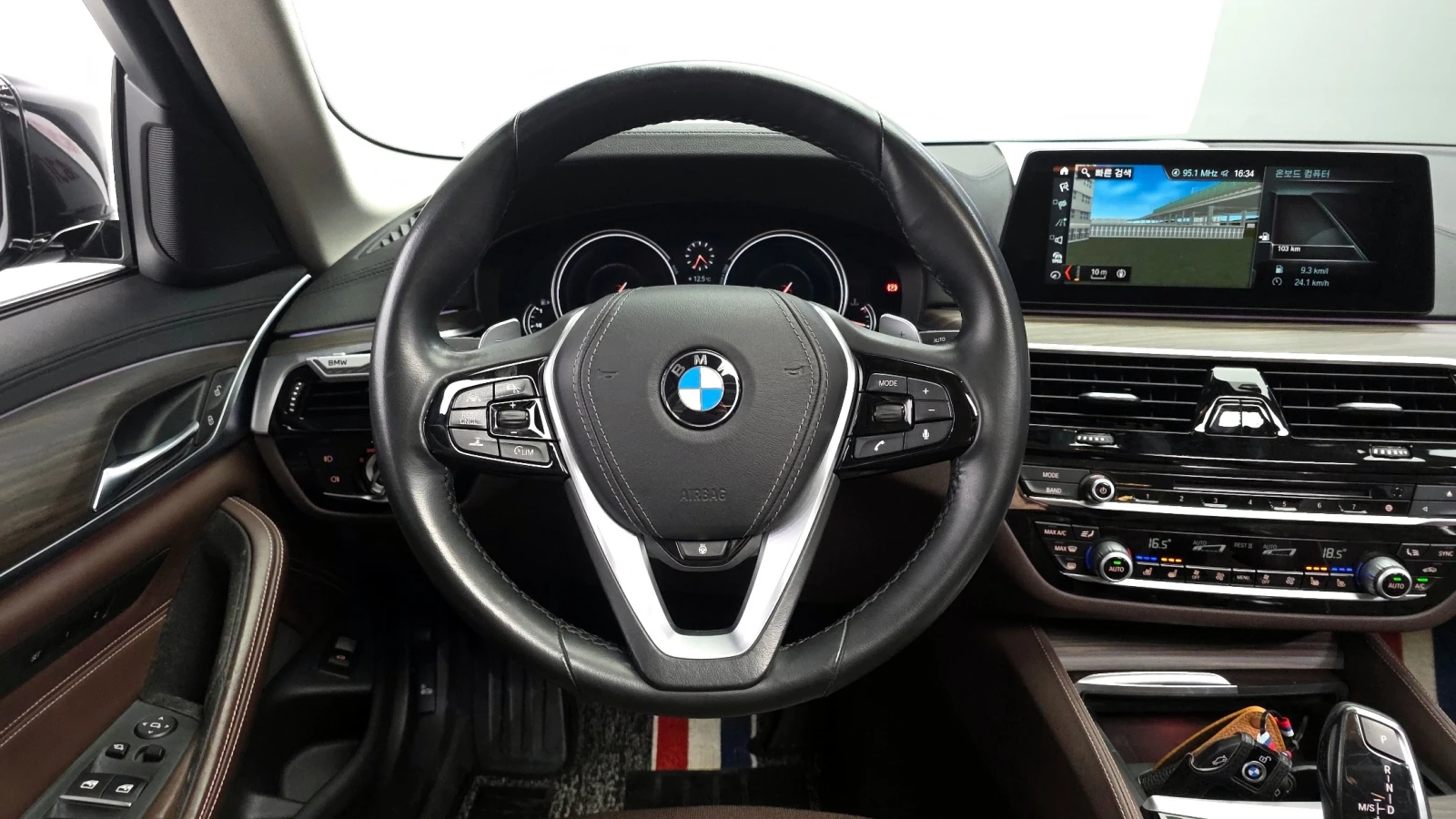 BMW 530 530i xDrive Luxury Plus| HUD| Панорама| Адаптив кр, снимка 5 - Автомобили и джипове - 54925134