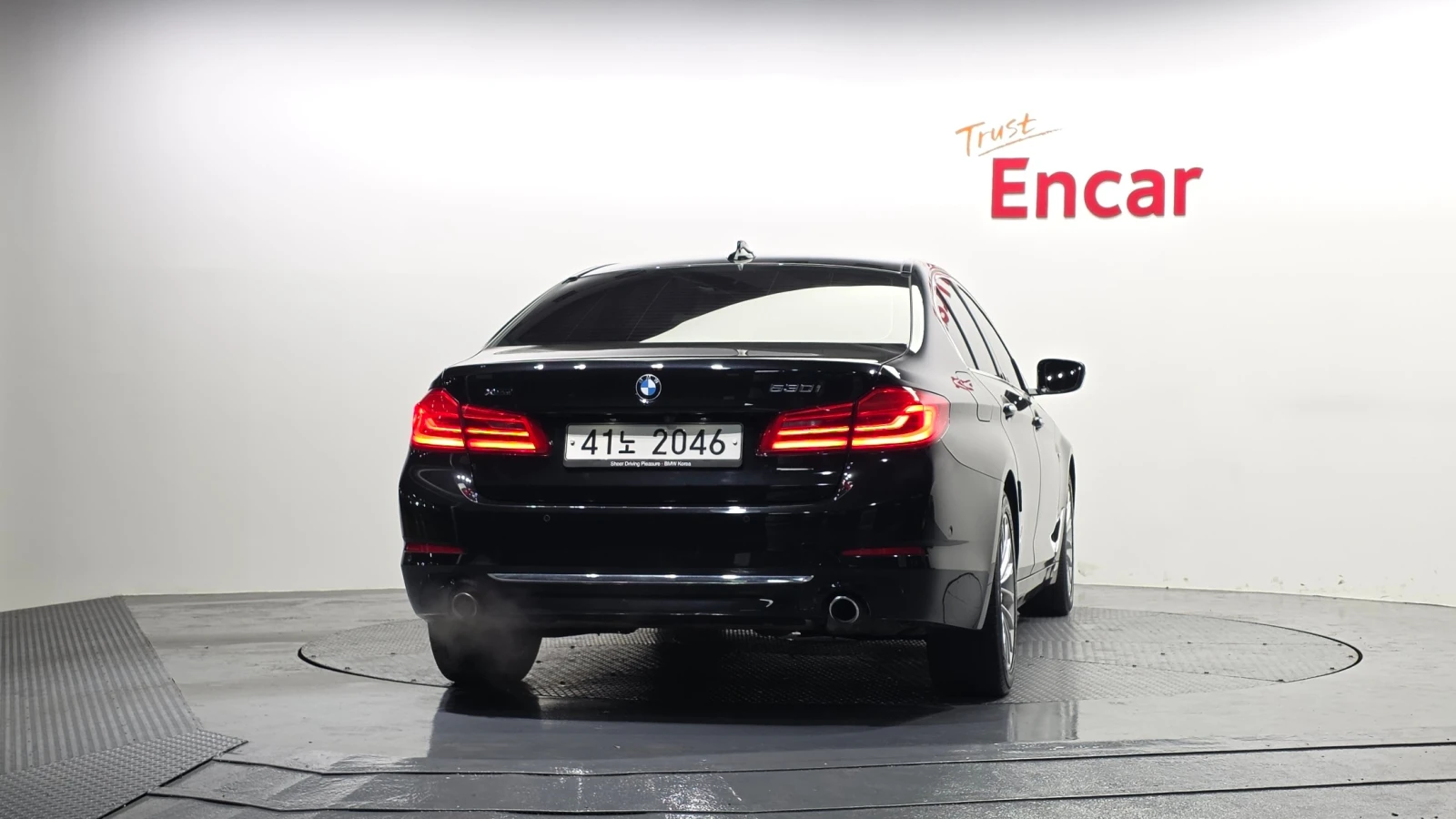BMW 530 530i xDrive Luxury Plus| HUD| Панорама| Адаптив кр, снимка 4 - Автомобили и джипове - 54925134