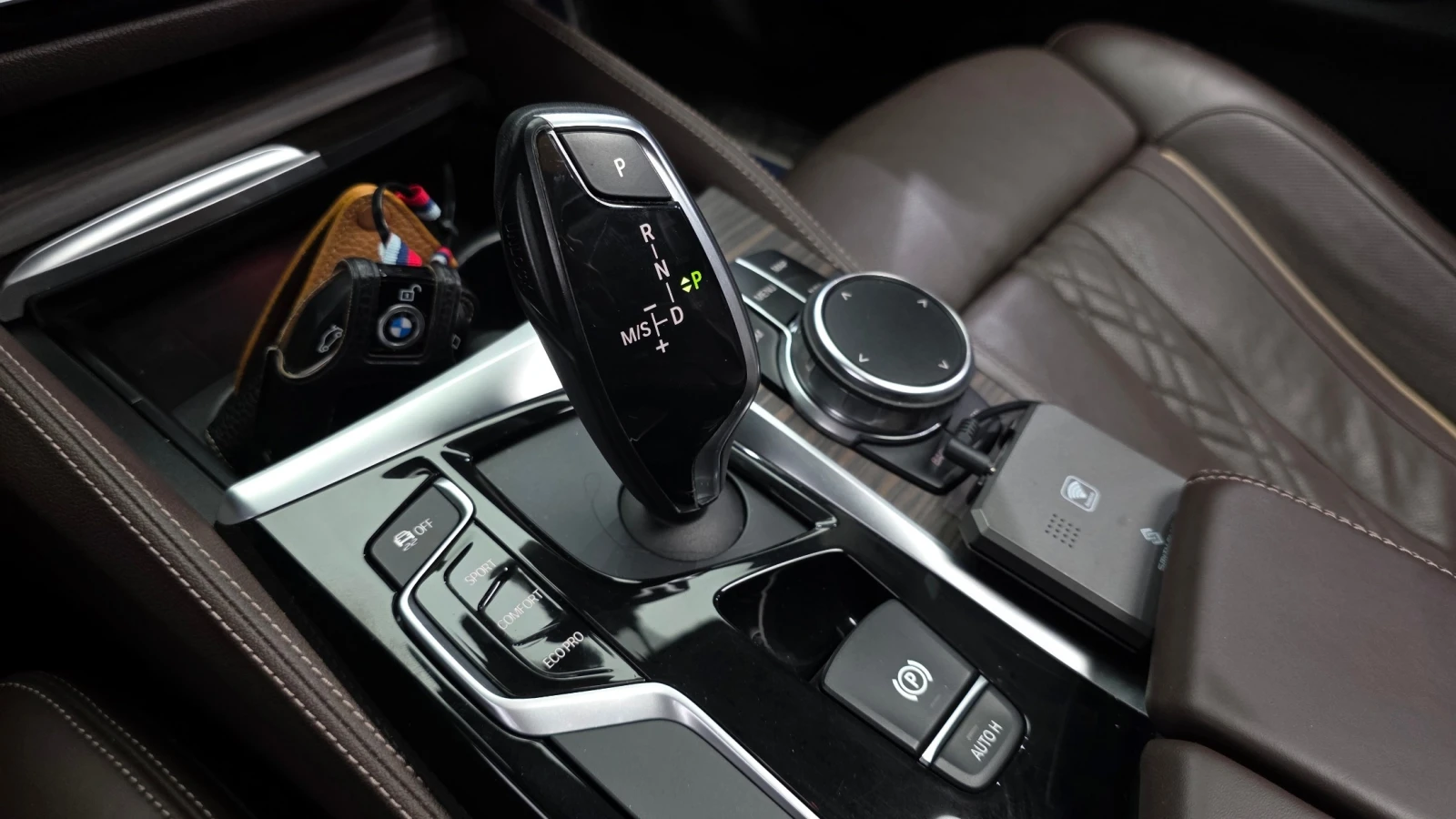BMW 530 530i xDrive Luxury Plus| HUD| Панорама| Адаптив кр, снимка 13 - Автомобили и джипове - 54925134