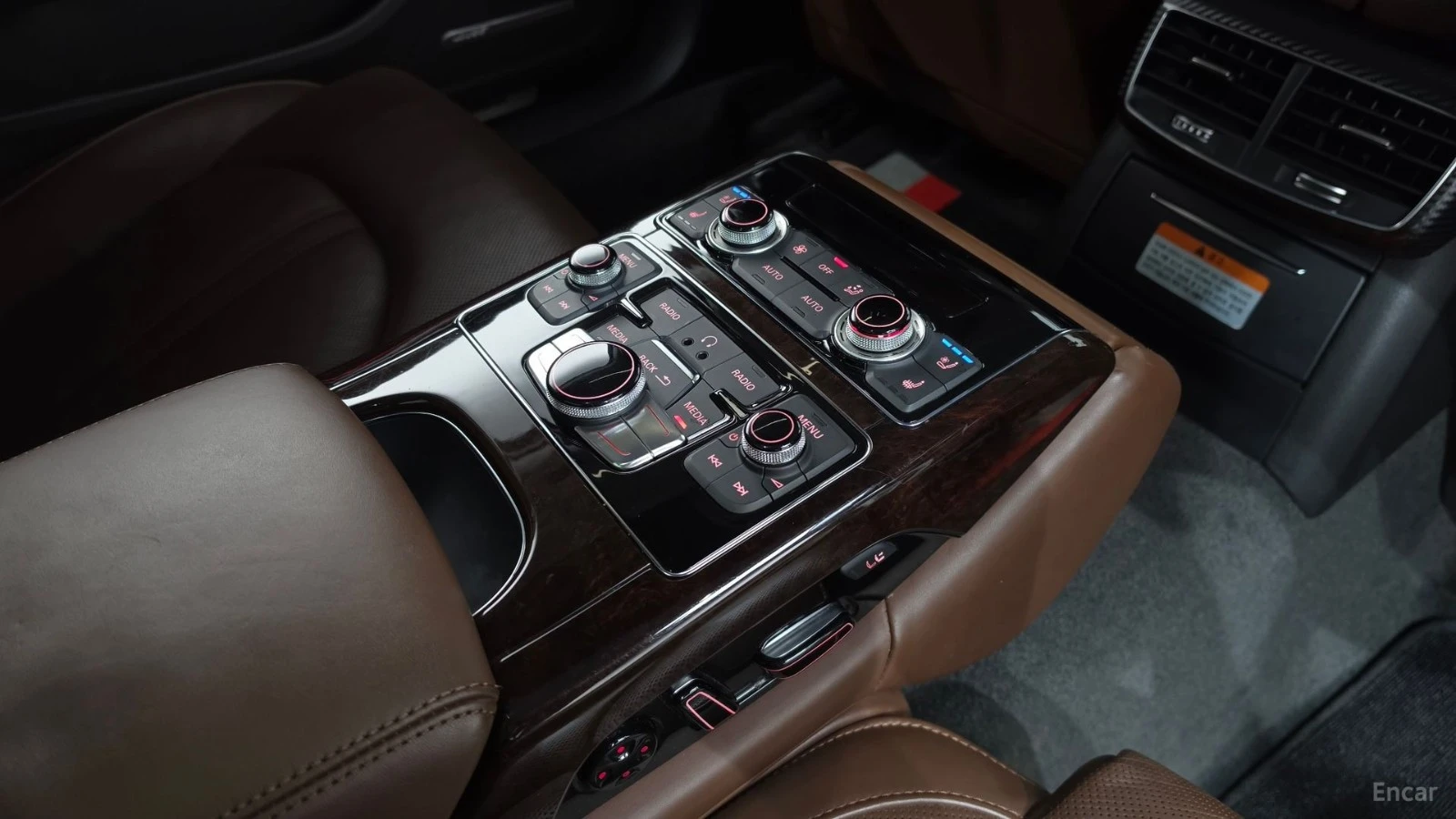 Audi A8 50TDI/QUATTRO/DRIVE-ASSISTS/PANOROOF, снимка 12 - Автомобили и джипове - 55681074