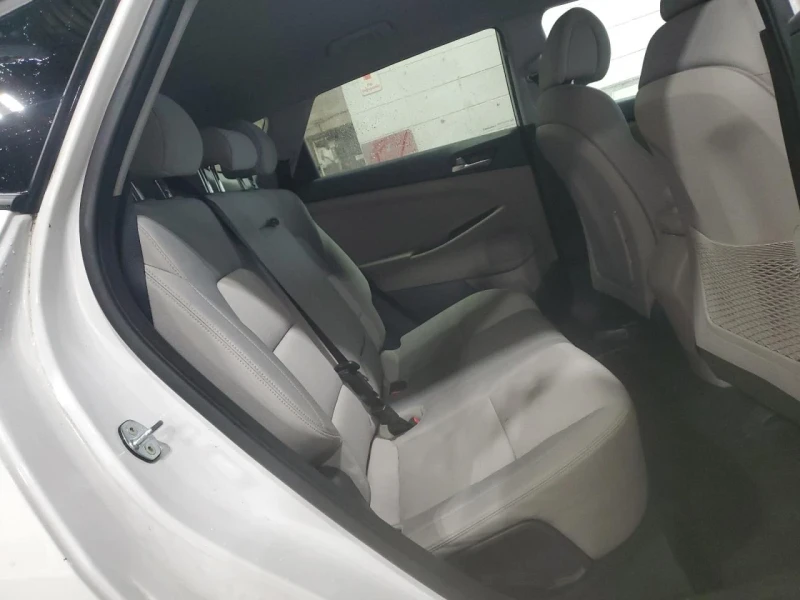 Hyundai Tucson, снимка 11 - Автомобили и джипове - 49531121