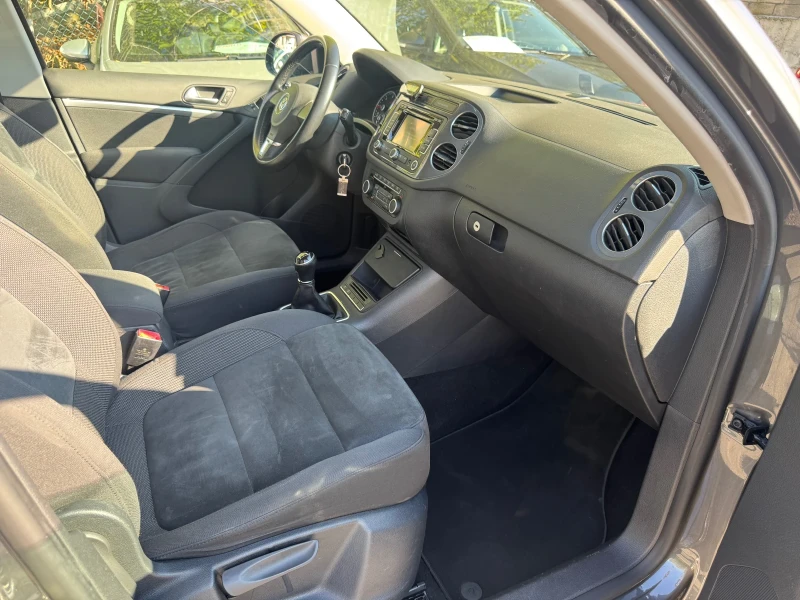 VW Tiguan 2.0TDI, снимка 12 - Автомобили и джипове - 52220698