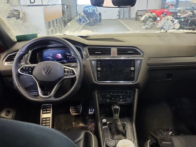 VW Tiguan * HIGHLINE R LINE * CARFAX * , снимка 11 - Автомобили и джипове - 52959178