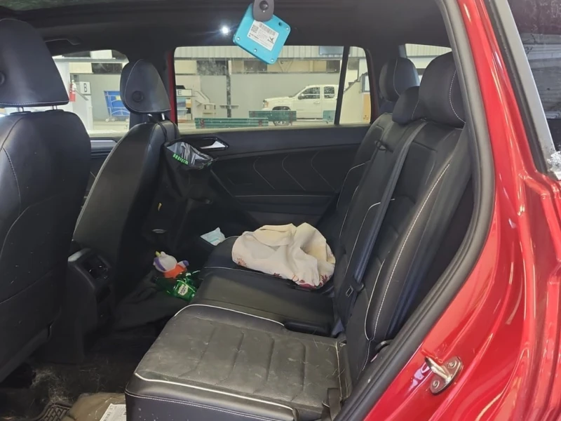 VW Tiguan * HIGHLINE R LINE * CARFAX * , снимка 13 - Автомобили и джипове - 52959178