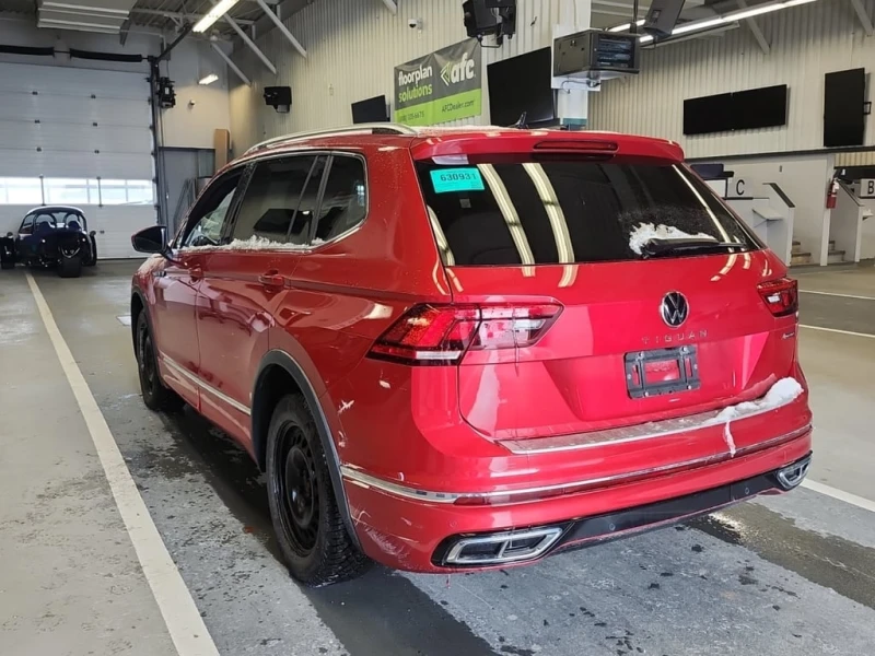 VW Tiguan * HIGHLINE R LINE * CARFAX * , снимка 4 - Автомобили и джипове - 52959178