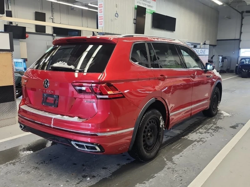 VW Tiguan * HIGHLINE R LINE * CARFAX * , снимка 3 - Автомобили и джипове - 52959178