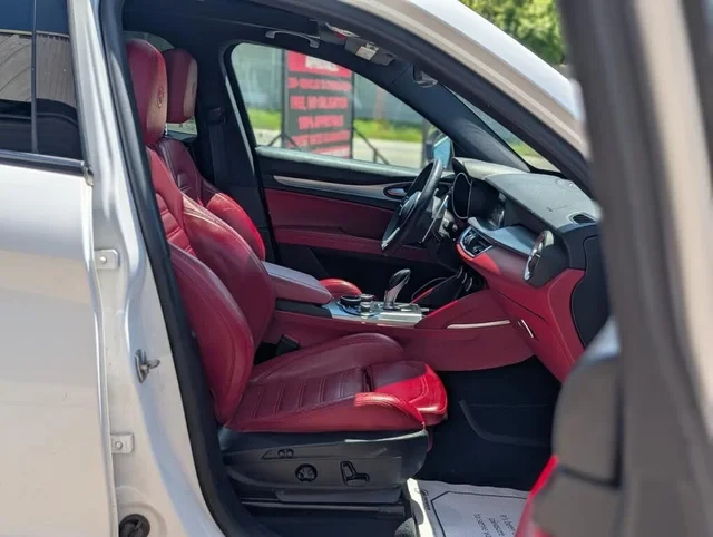 Alfa Romeo Stelvio Ti Sport AWD !SPECIAL! PANO/CAM/CARBON, снимка 9 - Автомобили и джипове - 54966601