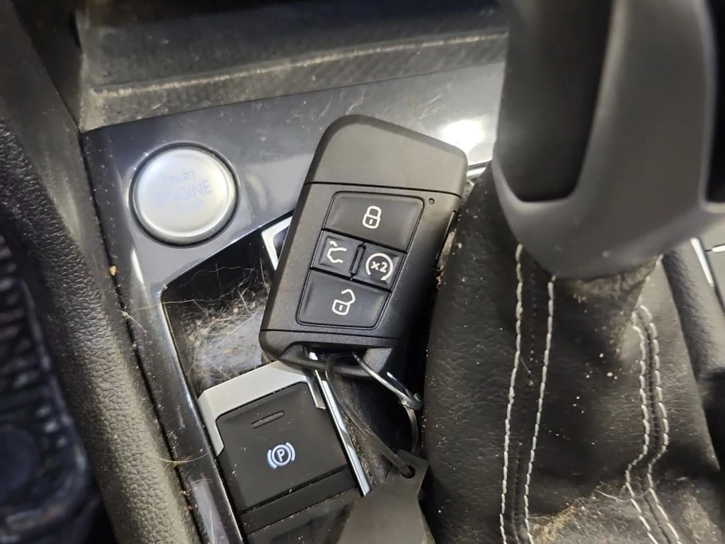 VW Tiguan * HIGHLINE R LINE * CARFAX *  - изображение 8