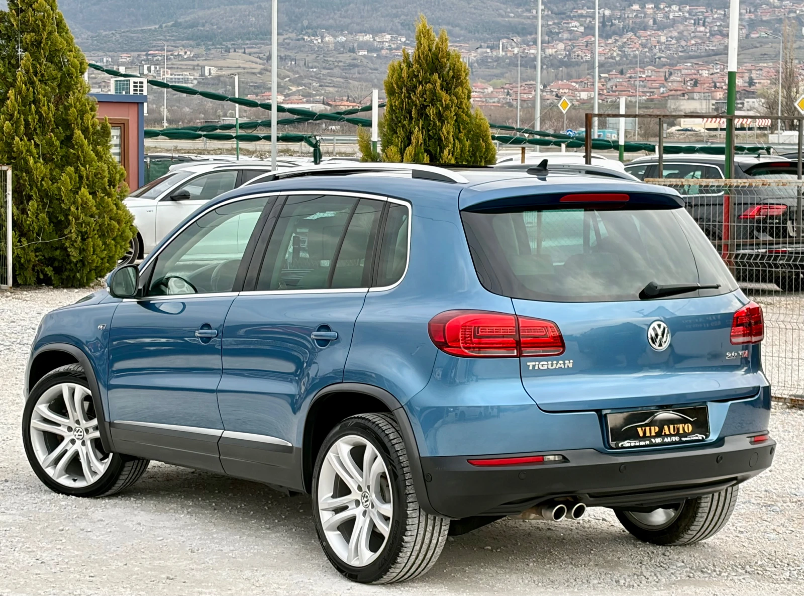 VW Tiguan 2.0TDI R-LINE 4MOTION DSG NAVI PANO FACELIFT EURO6, снимка 8 - Автомобили и джипове - 53934171