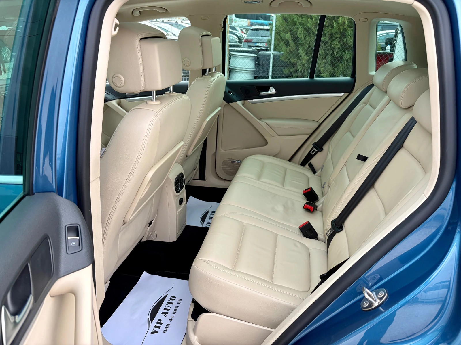 VW Tiguan 2.0TDI R-LINE 4MOTION DSG NAVI PANO FACELIFT EURO6, снимка 10 - Автомобили и джипове - 53934171