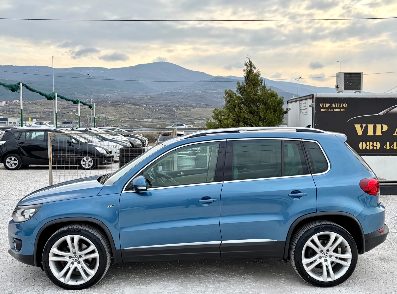 VW Tiguan 2.0TDI R-LINE 4MOTION DSG NAVI PANO FACELIFT EURO6, снимка 6 - Автомобили и джипове - 53934171