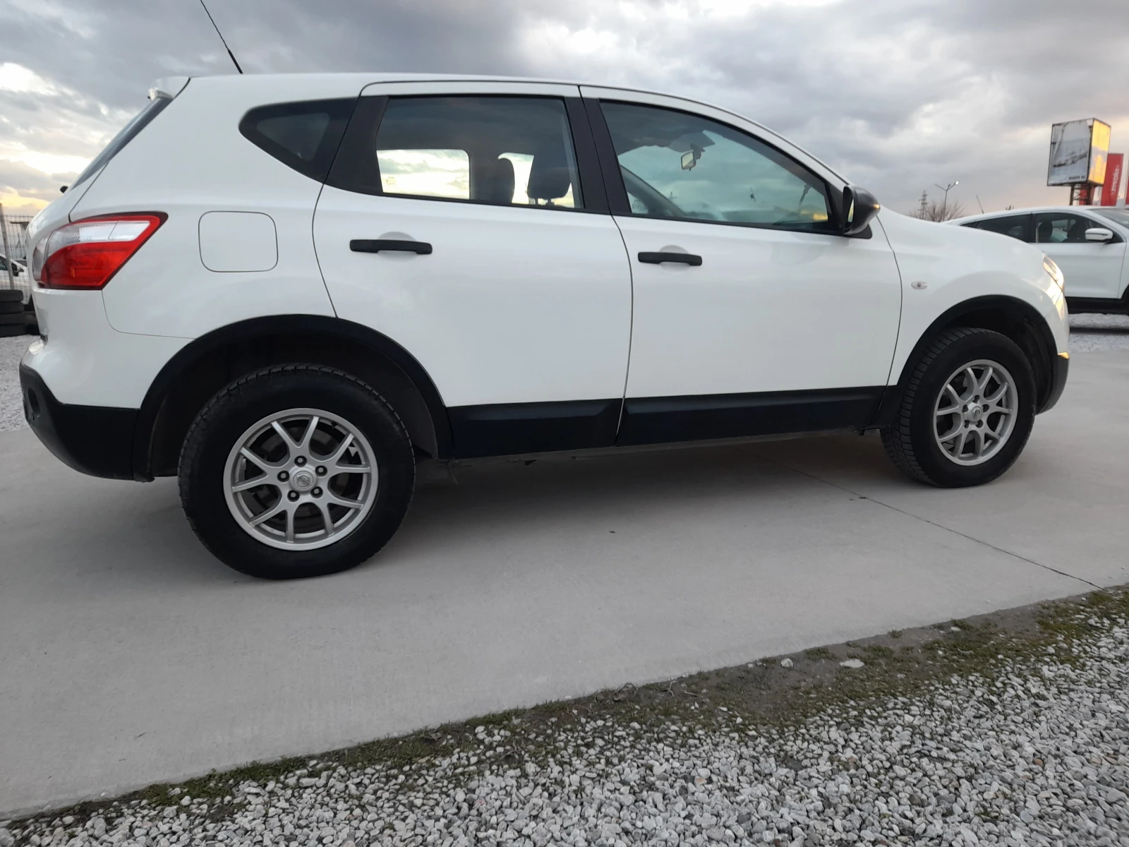 Nissan Qashqai 1, 5дци, снимка 4 - Автомобили и джипове - 54598503