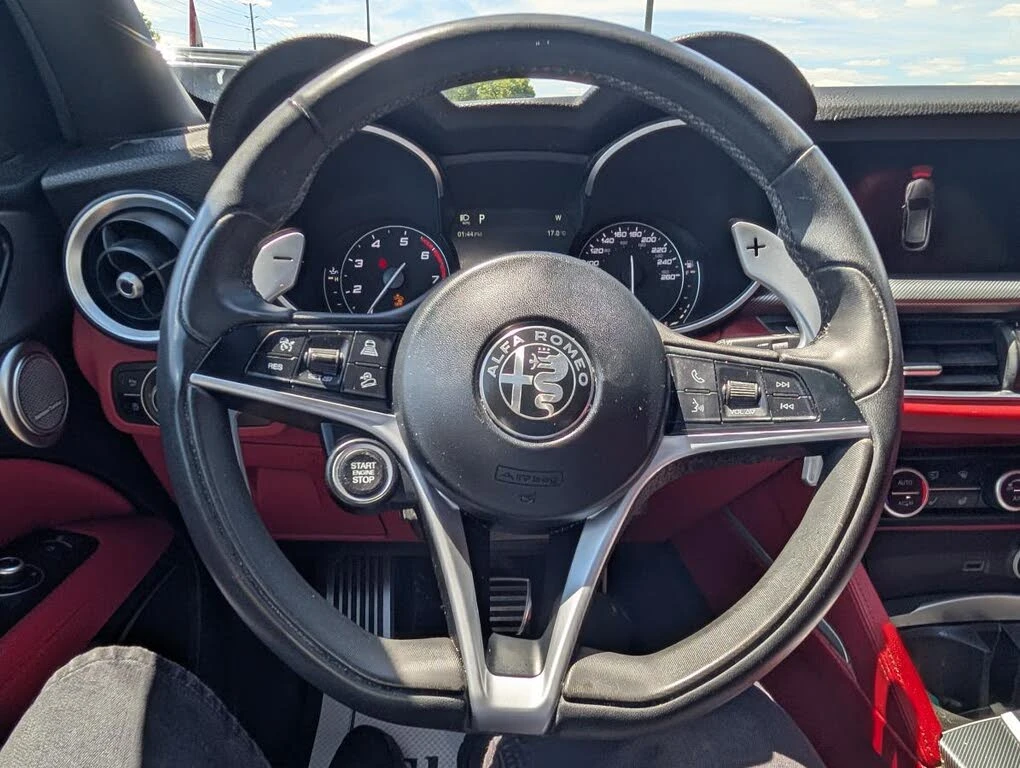 Alfa Romeo Stelvio Ti Sport AWD !SPECIAL! PANO/CAM/CARBON, снимка 5 - Автомобили и джипове - 54966601