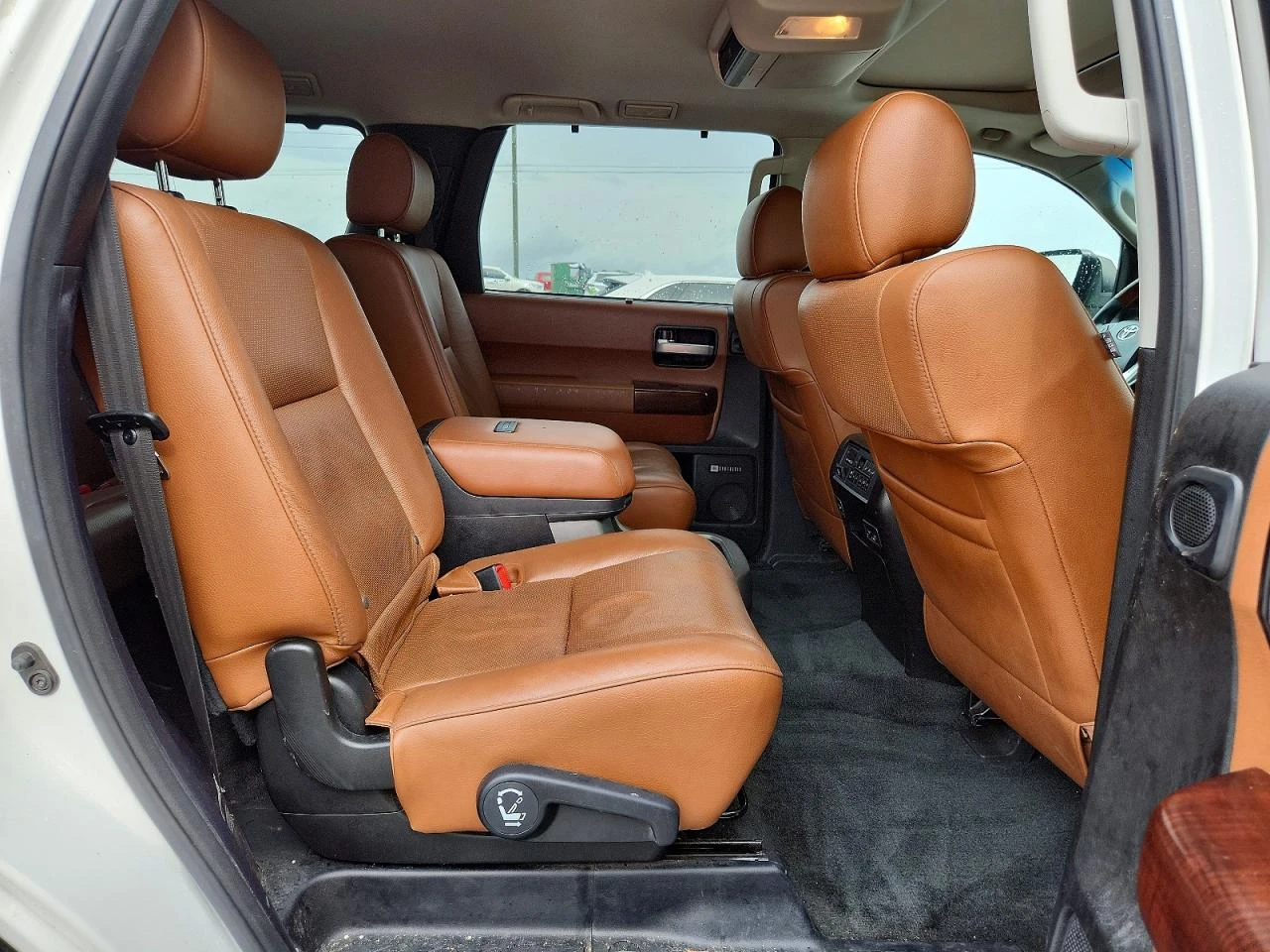 Toyota Sequoia 5.7l Platinum, снимка 11 - Автомобили и джипове - 55046291
