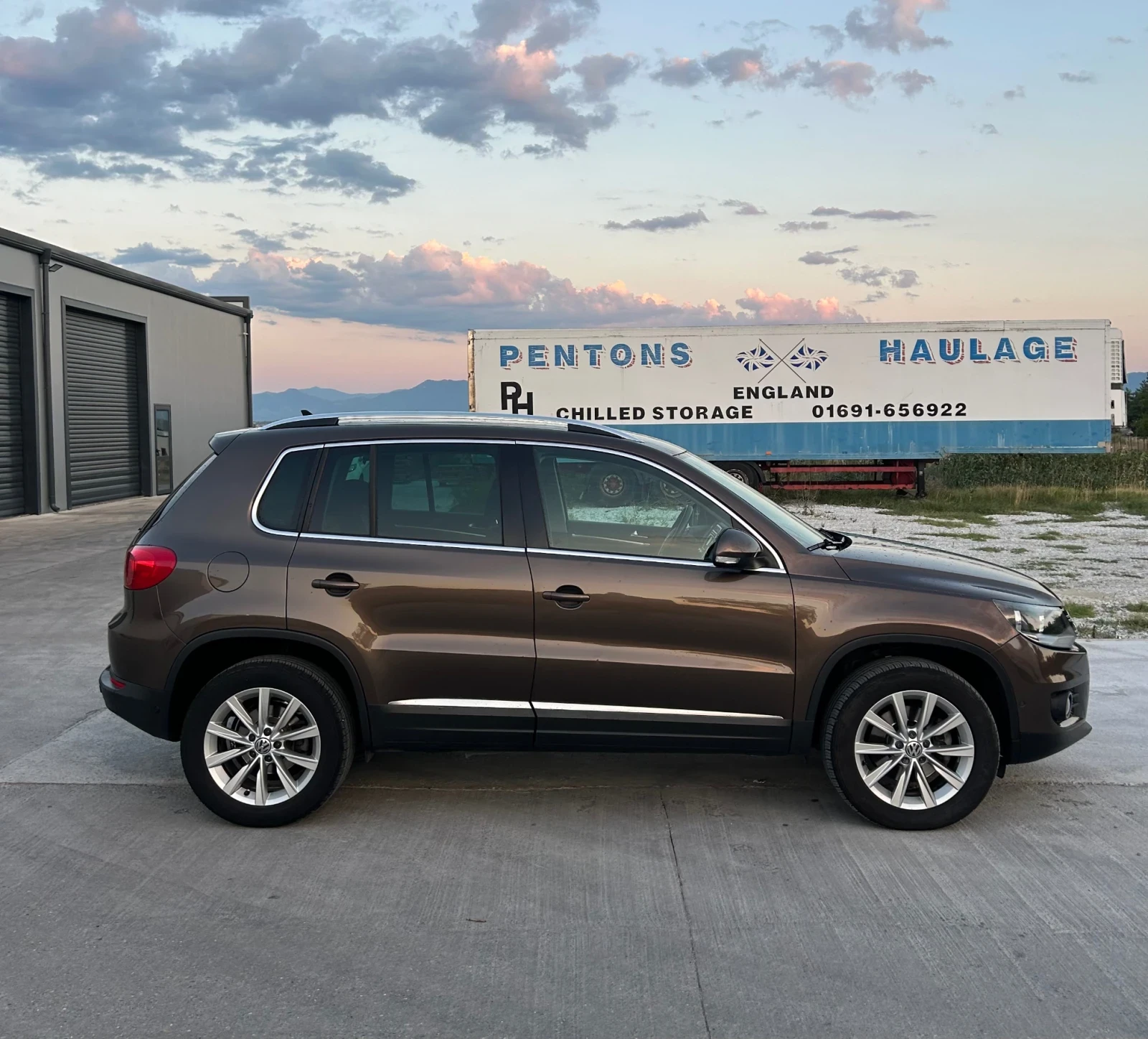 VW Tiguan Face 2.0 140 DSG 4x4 Sport and style, снимка 4 - Автомобили и джипове - 55513516