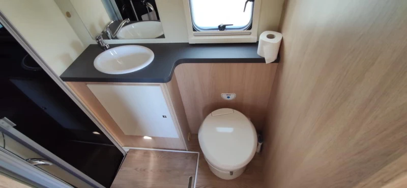 Кемпер Giottiline SIENA 440, снимка 9 - Каравани и кемпери - 50017361