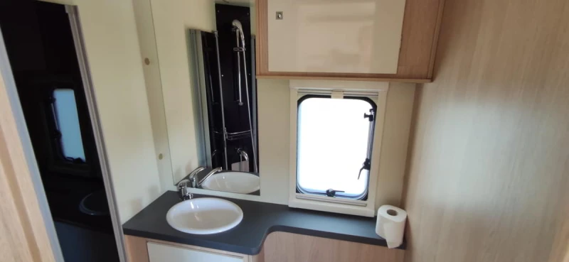 Кемпер Giottiline SIENA 440, снимка 10 - Каравани и кемпери - 50017361