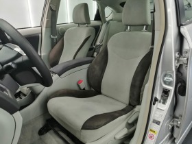 Toyota Prius, снимка 8 - Автомобили и джипове - 44643156