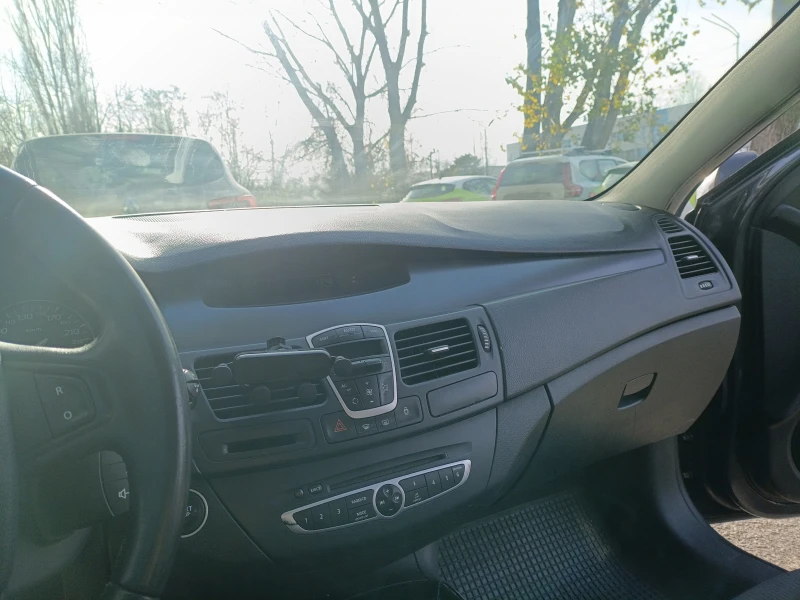 Renault Laguna DCI 1.5, снимка 13 - Автомобили и джипове - 48349571