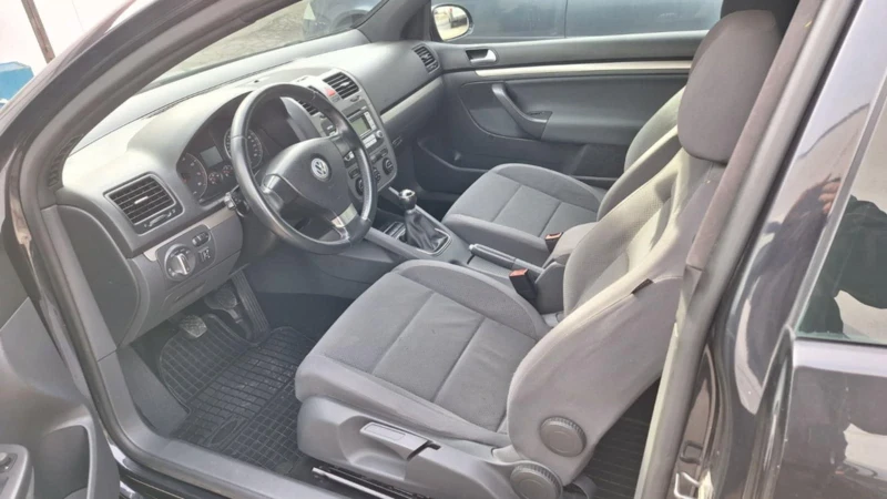 VW Golf 1.6 газ, снимка 11 - Автомобили и джипове - 48604030