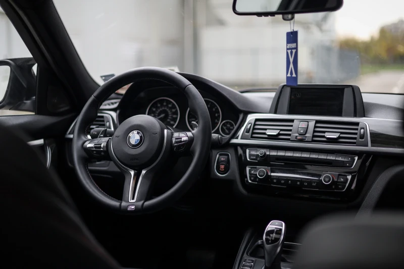 BMW 340 Налична в София перфектна АВТО КРЕДИТ , снимка 11 - Автомобили и джипове - 52311905