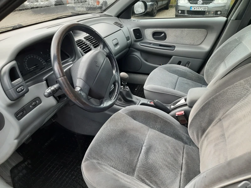 Renault Laguna 1.8-16 V , серия КОНКОРД, снимка 9 - Автомобили и джипове - 52375872