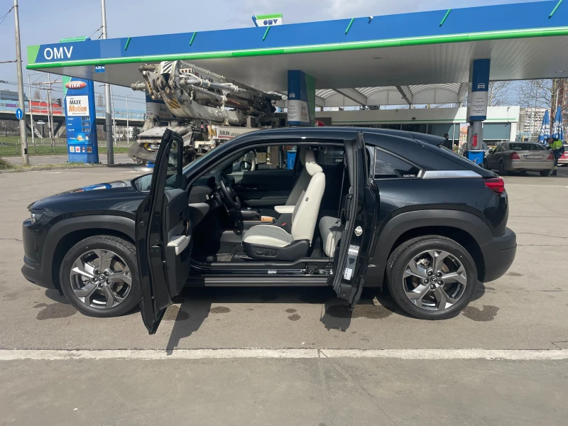 Mazda MX-30 ОТЛИЧНА, снимка 5 - Автомобили и джипове - 52513268