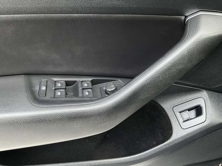 VW Arteon 4Motion SEL w/ R-Line - LTHR! NAV! BACK-UP CAM! BS, снимка 13 - Автомобили и джипове - 53454093