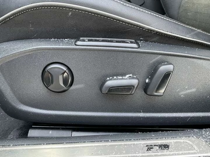 VW Arteon 4Motion SEL w/ R-Line - LTHR! NAV! BACK-UP CAM! BS, снимка 17 - Автомобили и джипове - 53454093