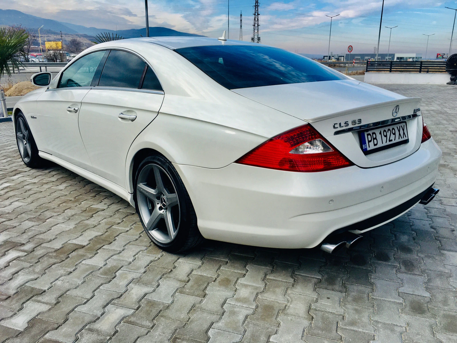 Mercedes-Benz CLS 63 AMG WHITE PEARL - изображение 4