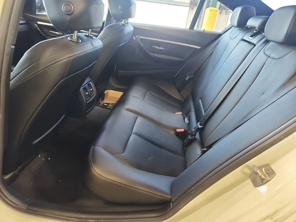 BMW 330 * 330I XDRIVE * CARFAX *    | Mobile.bg   13