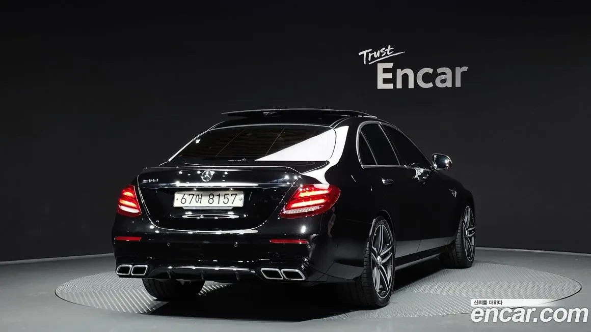 Mercedes-Benz E 63 AMG BURMESTER / 360 КАМЕРИ / PANO / ОБДУХВАНЕ/ HAED UP, снимка 2 - Автомобили и джипове - 54135780