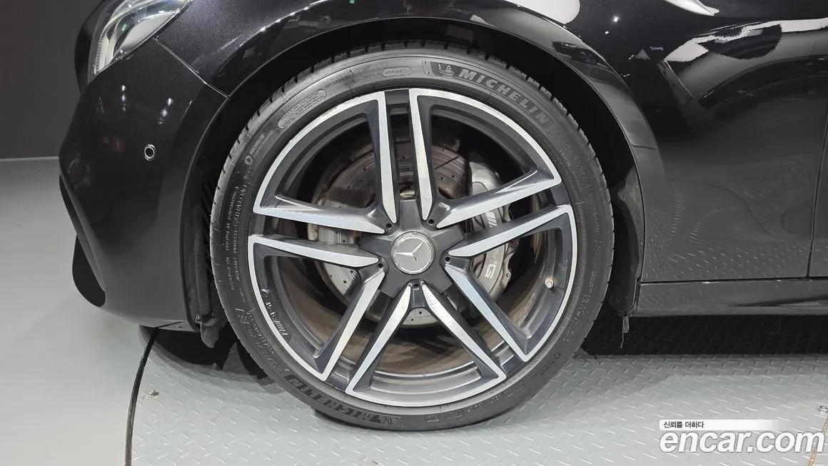 Mercedes-Benz E 63 AMG BURMESTER / 360 КАМЕРИ / PANO / ОБДУХВАНЕ/ HAED UP, снимка 5 - Автомобили и джипове - 54135780