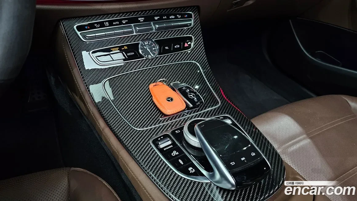 Mercedes-Benz E 63 AMG BURMESTER / 360 КАМЕРИ / PANO / ОБДУХВАНЕ/ HAED UP, снимка 15 - Автомобили и джипове - 54135780