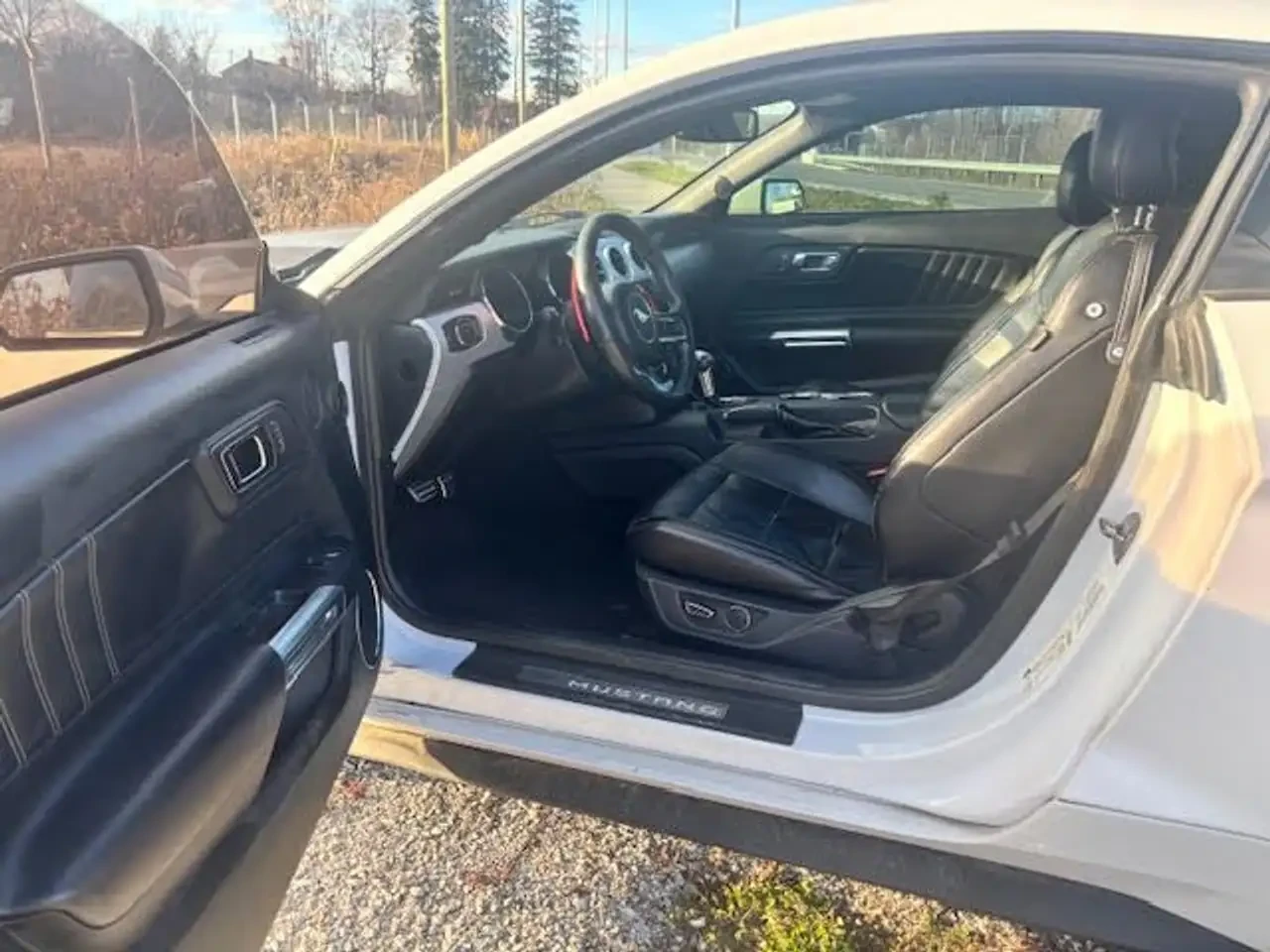 Ford Mustang 2.3 Eco Boost* КОЖА* NAVI* ПОДГРЕВ* ОБДУХВАНЕ* , снимка 9 - Автомобили и джипове - 54552961