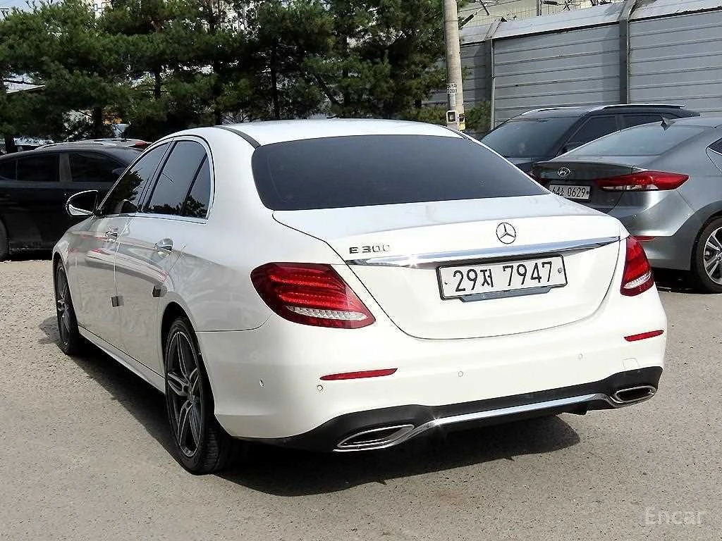 Mercedes-Benz E 300 AMG LINE* BURMESTER* HEAD-UP* 360 КАМЕРИ* ОБДУХВАН, снимка 3 - Автомобили и джипове - 54567123