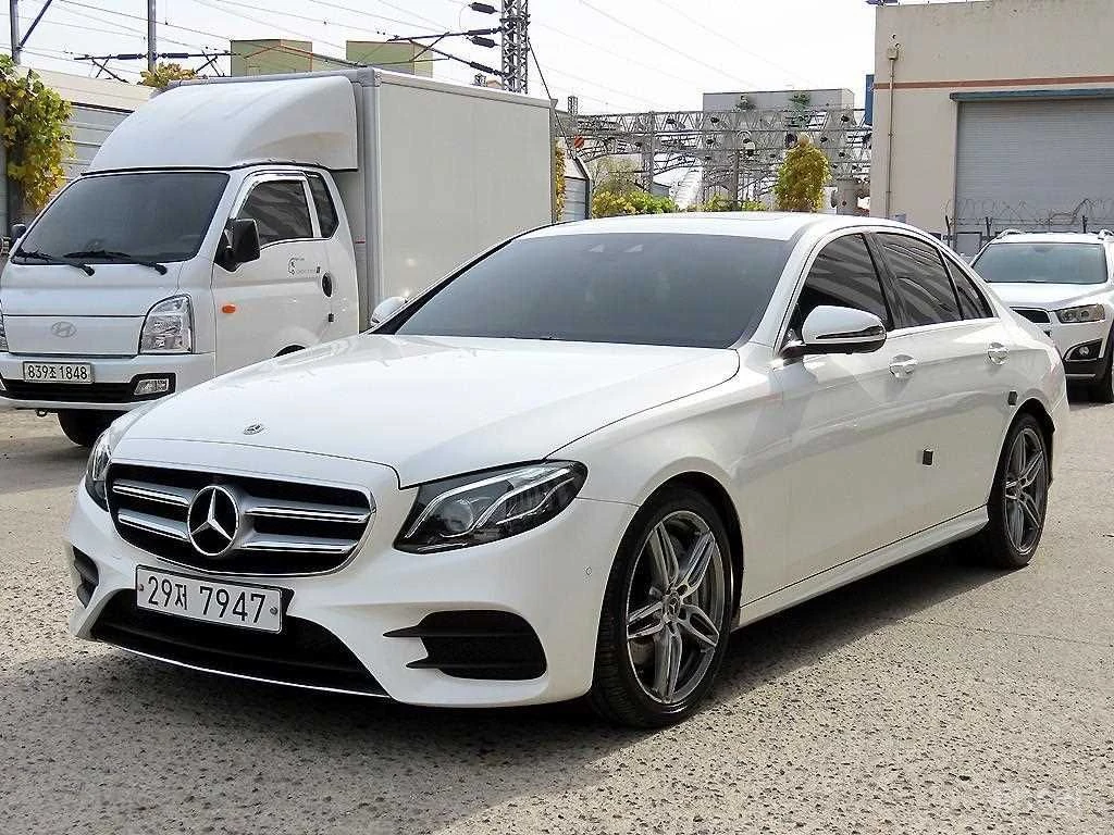 Mercedes-Benz E 300 AMG LINE* BURMESTER* HEAD-UP* 360 КАМЕРИ* ОБДУХВАН, снимка 2 - Автомобили и джипове - 54567123