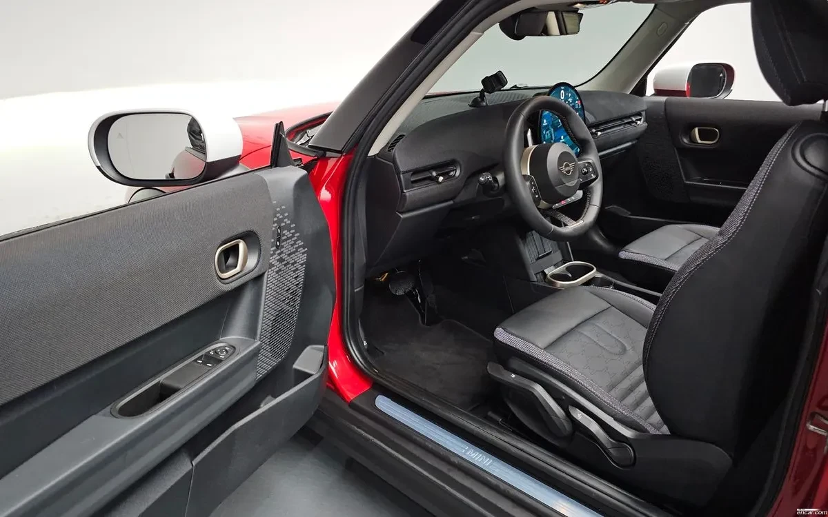 Mini Cooper 1.5L TwinTurbo / Navi / Camera / Carfax, снимка 8 - Автомобили и джипове - 54653360