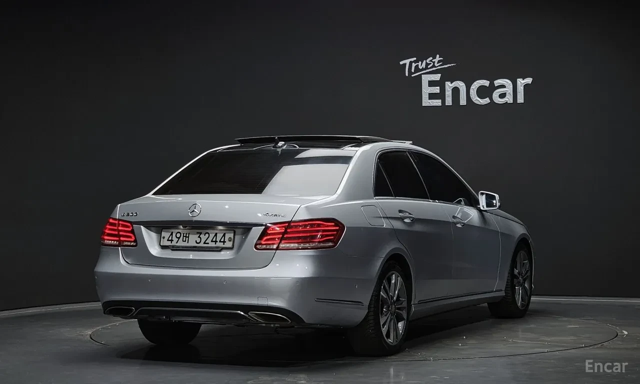 Mercedes-Benz E 300 4MATIC AVANTGARDE, снимка 2 - Автомобили и джипове - 54735730