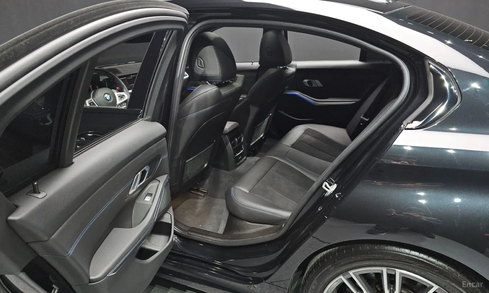 BMW 320 320i M-sport, снимка 12 - Автомобили и джипове - 55049499