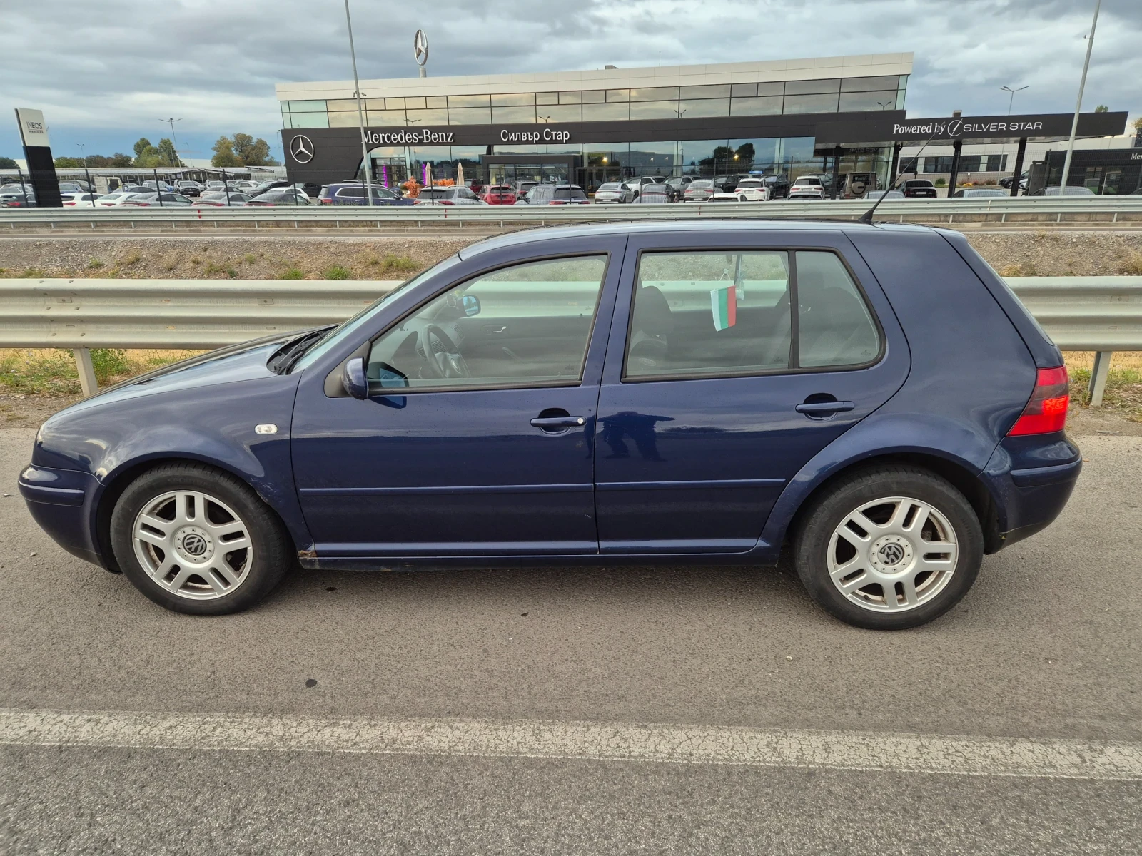 VW Golf 1.6/16V 105k.