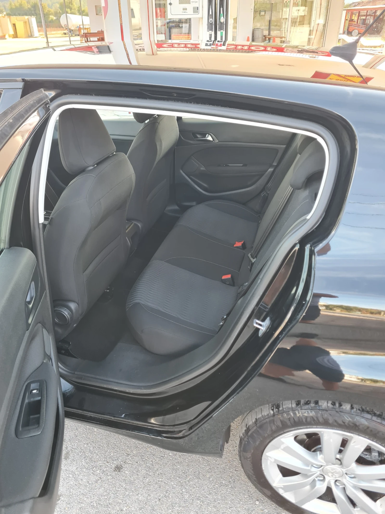 Peugeot 308 1.6 HDI 120к.с. 2013г. , снимка 6 - Автомобили и джипове - 56148955