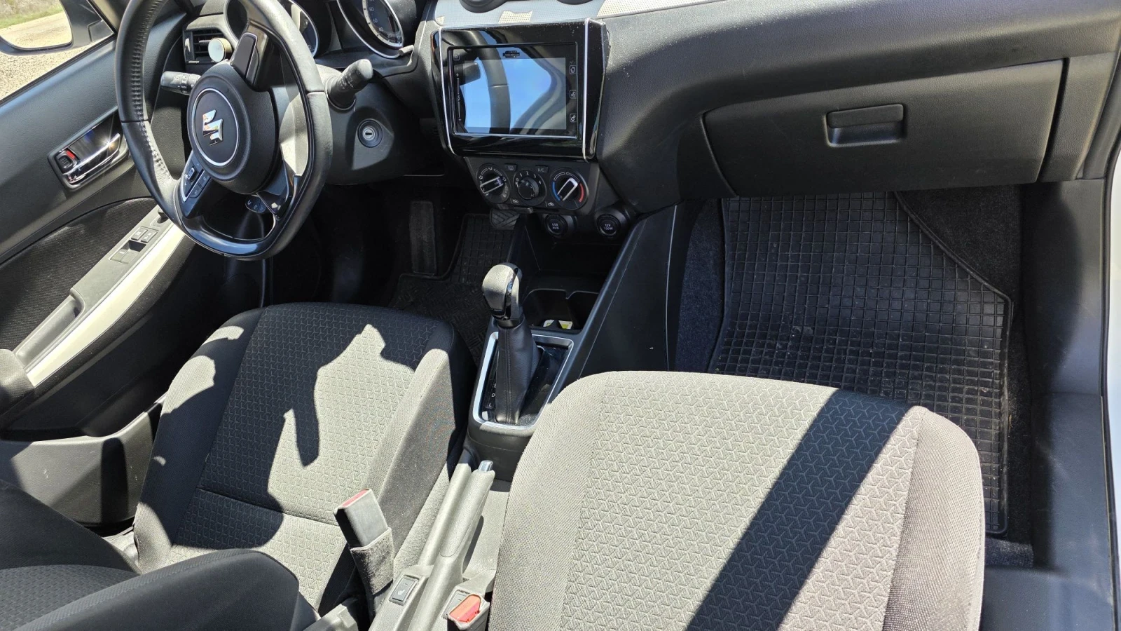 Suzuki Swift 1.4 АВТОМАТ, снимка 5 - Автомобили и джипове - 56154415