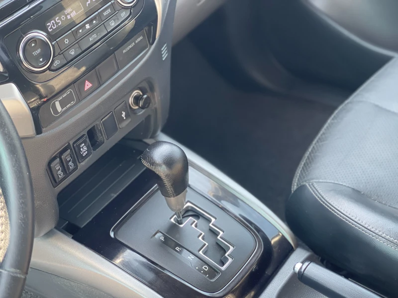 Mitsubishi L200 2.4Di-D Instyle 4x4 * 80 Jahre* , снимка 15 - Автомобили и джипове - 45902336