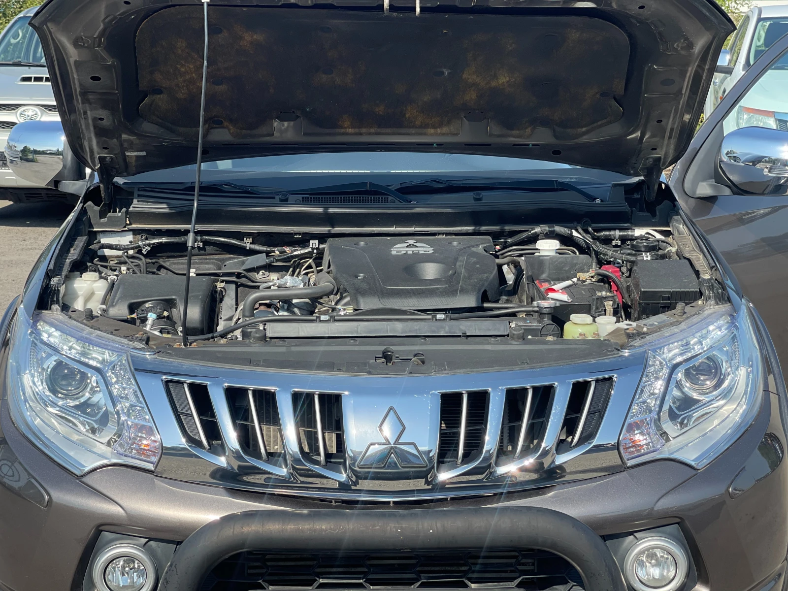 Mitsubishi L200 2.4Di-D Instyle 4x4 * 80 Jahre*  | Mobile.bg — изображение 17