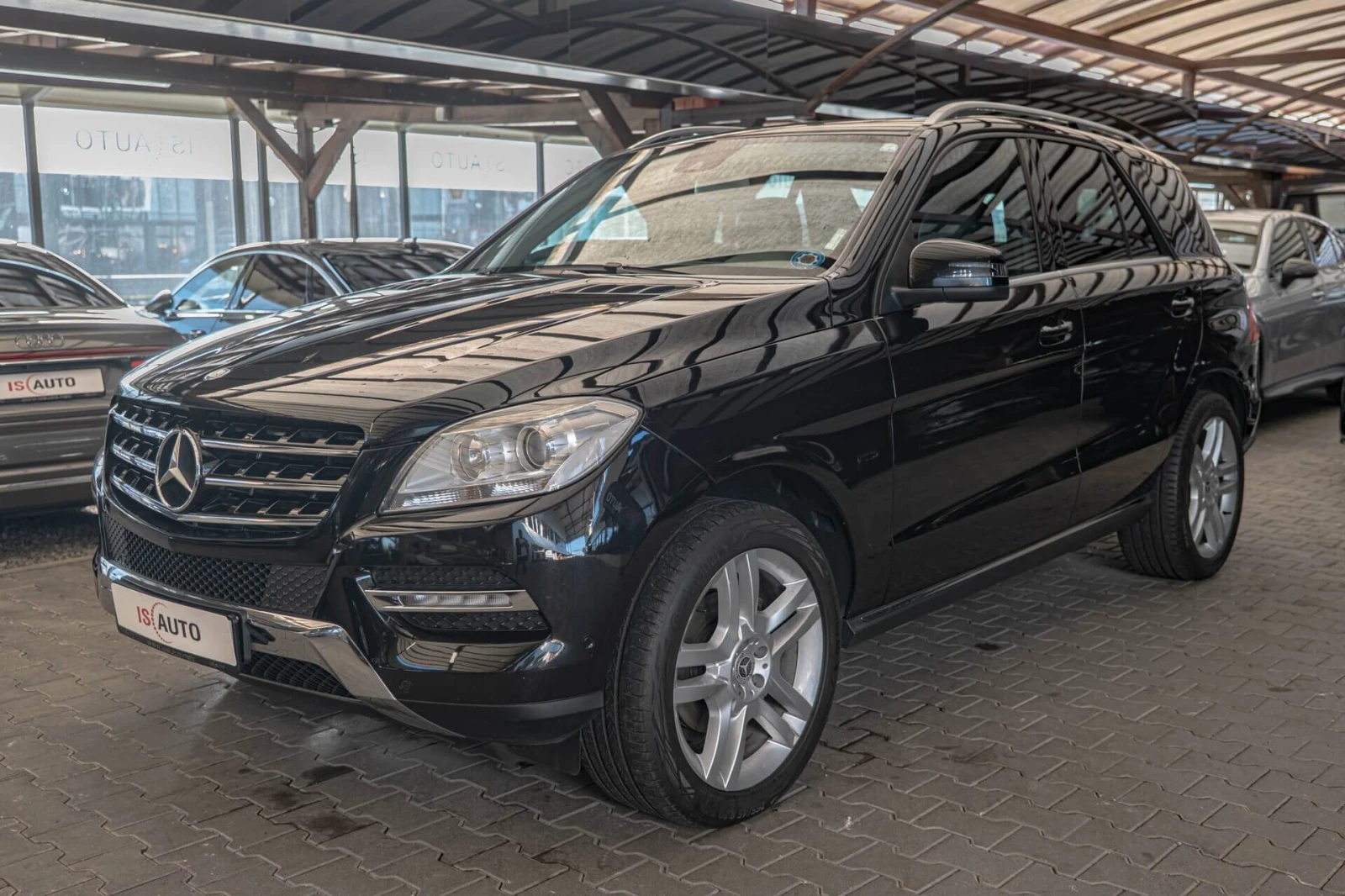 Mercedes-Benz ML 350 BlueTEC V6 CDI/Navi/ADAPTIVE DAMPING SYSTEM/PDC/ - изображение 3