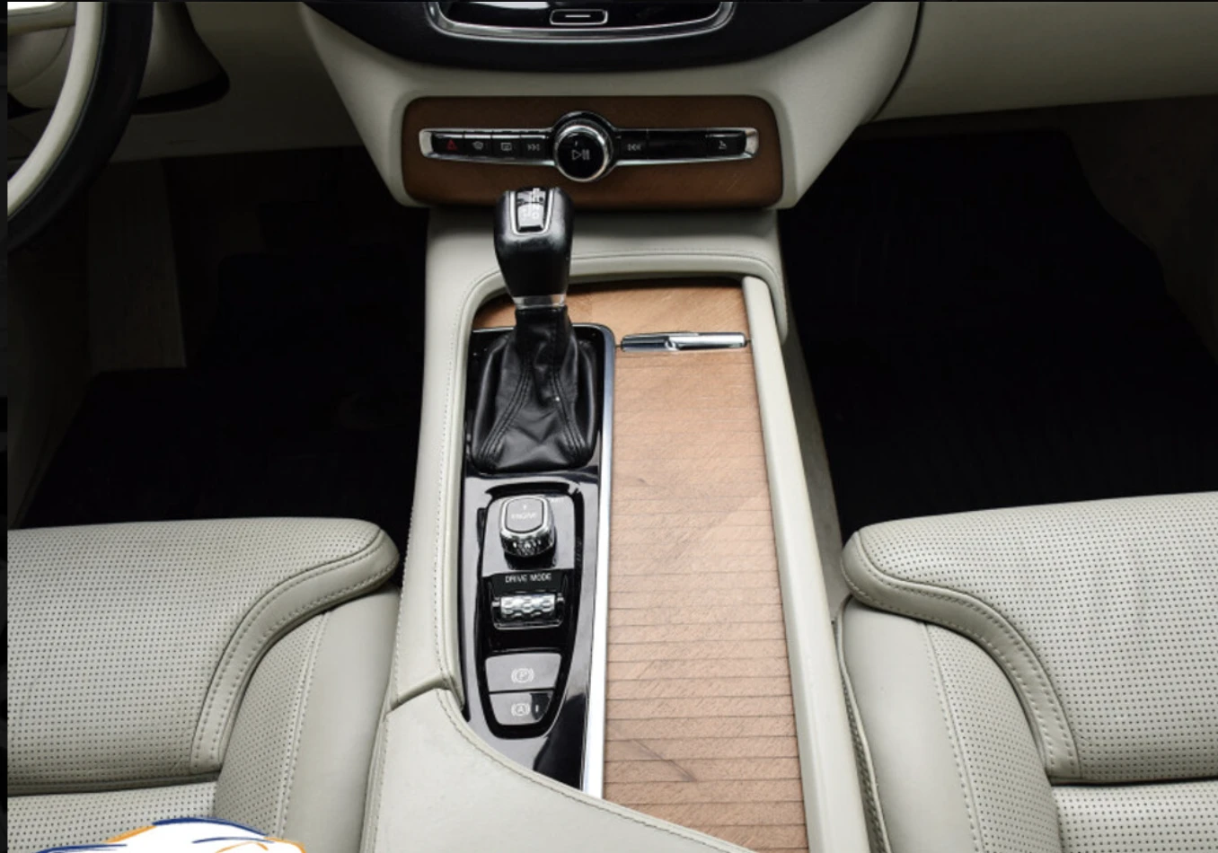 Volvo Xc90 T6* INSCRIPTION* ДИГИТАЛНО* ТАБЛО* ОБДУХВАНЕ* МАСА, снимка 11 - Автомобили и джипове - 53749243