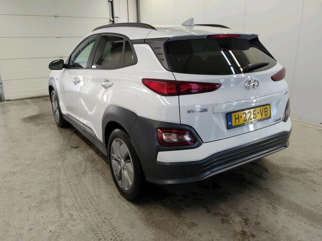 Hyundai Kona Premium, снимка 3 - Автомобили и джипове - 54121193