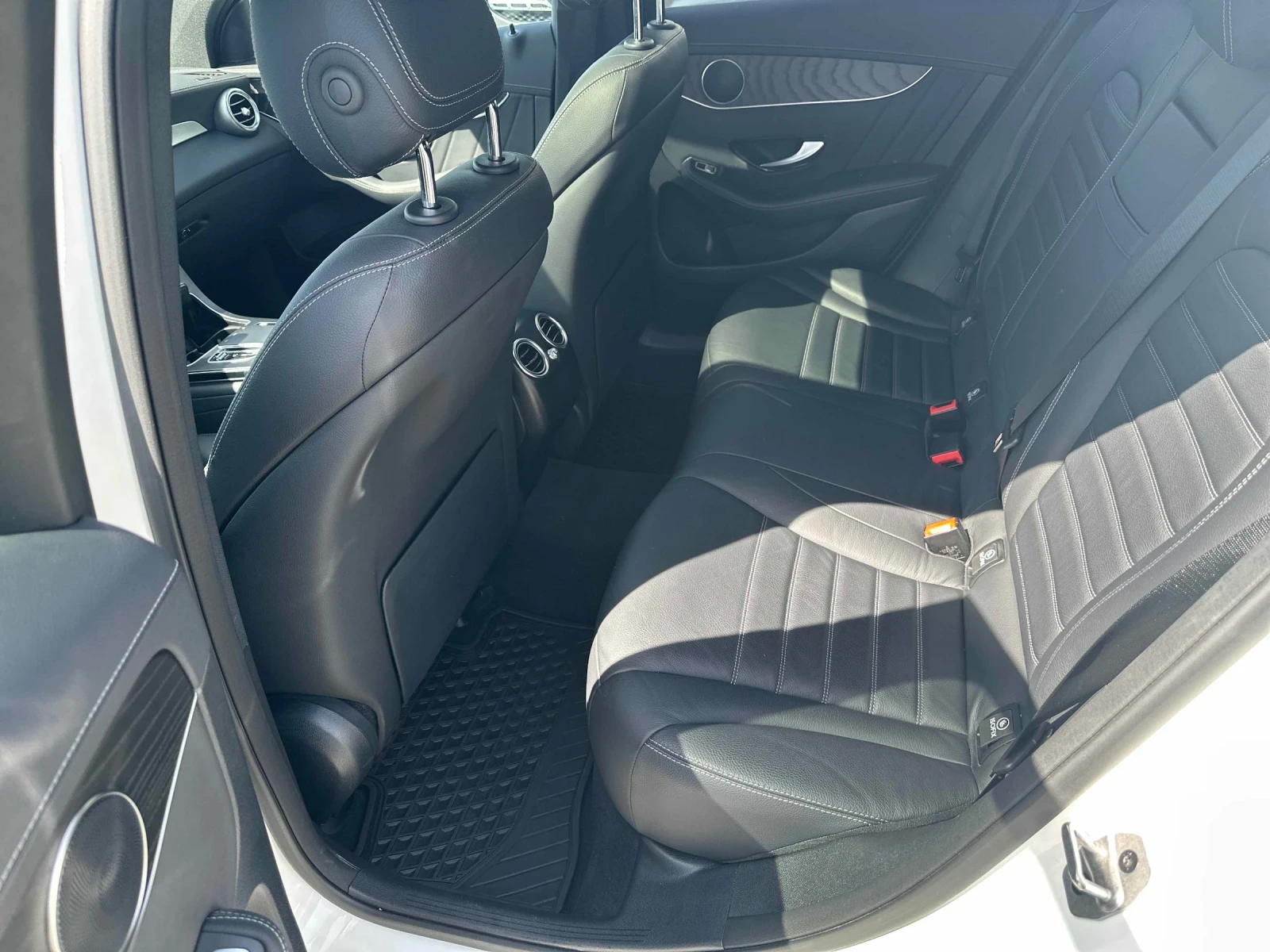 Mercedes-Benz GLC 43 AMG 4MATIC Coupe * ДИСТРОНИК * ПОДГРЕВ * ПАНОРАМА, снимка 11 - Автомобили и джипове - 54755912