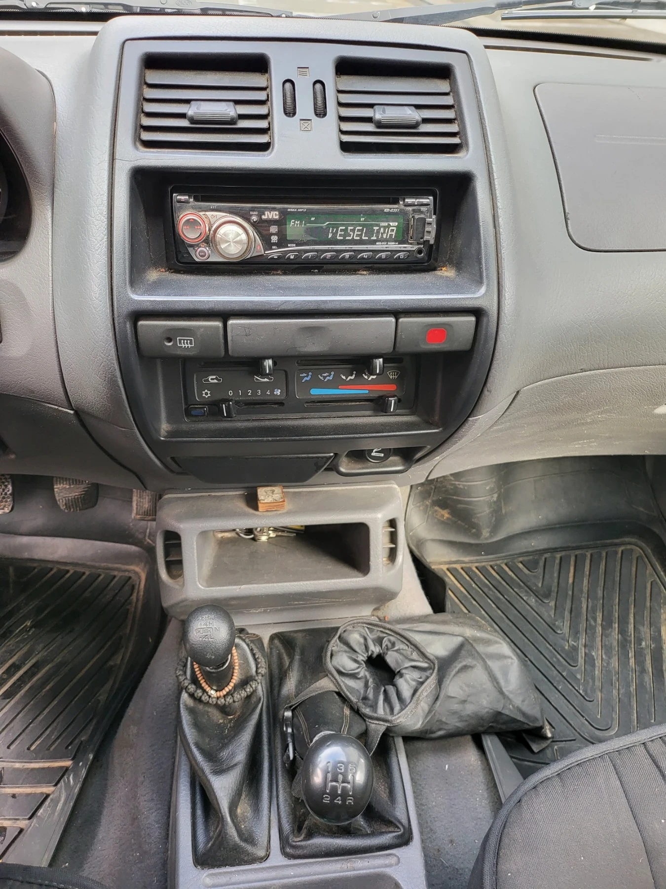 Nissan Terrano, снимка 8 - Автомобили и джипове - 55035828